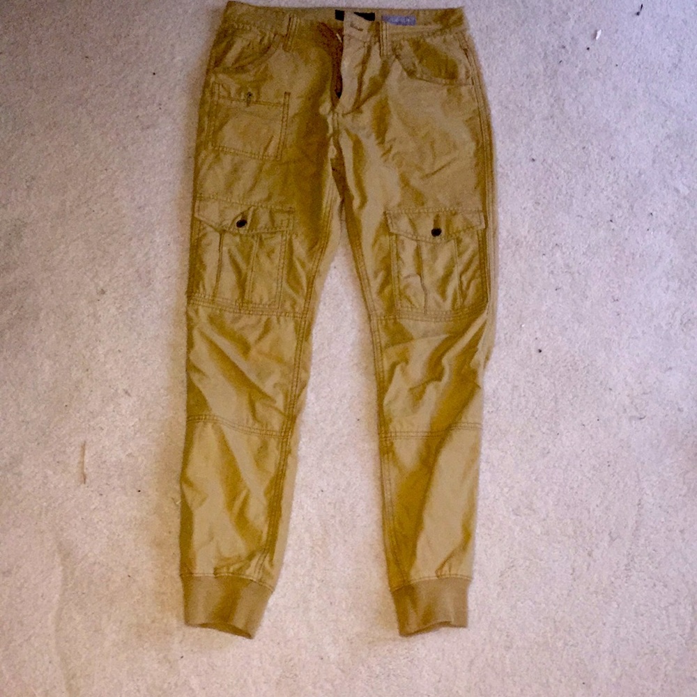 Aeropostale tan khaki joggers size M.